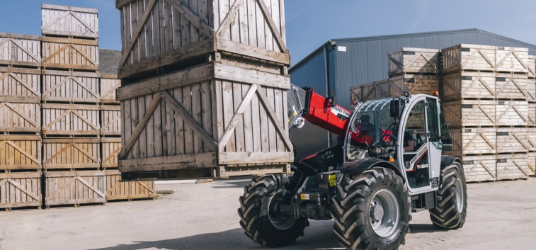 Massey Ferguson выпустил новую линейку телескопических погрузчиков MF TH