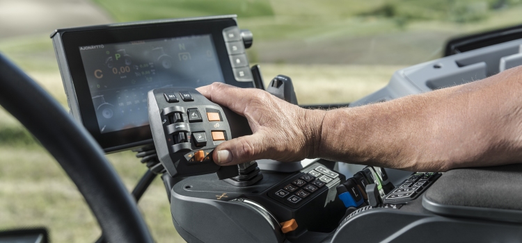 Бренд Valtra® и компания Elisa представили трактор  с дистанционным управлением
