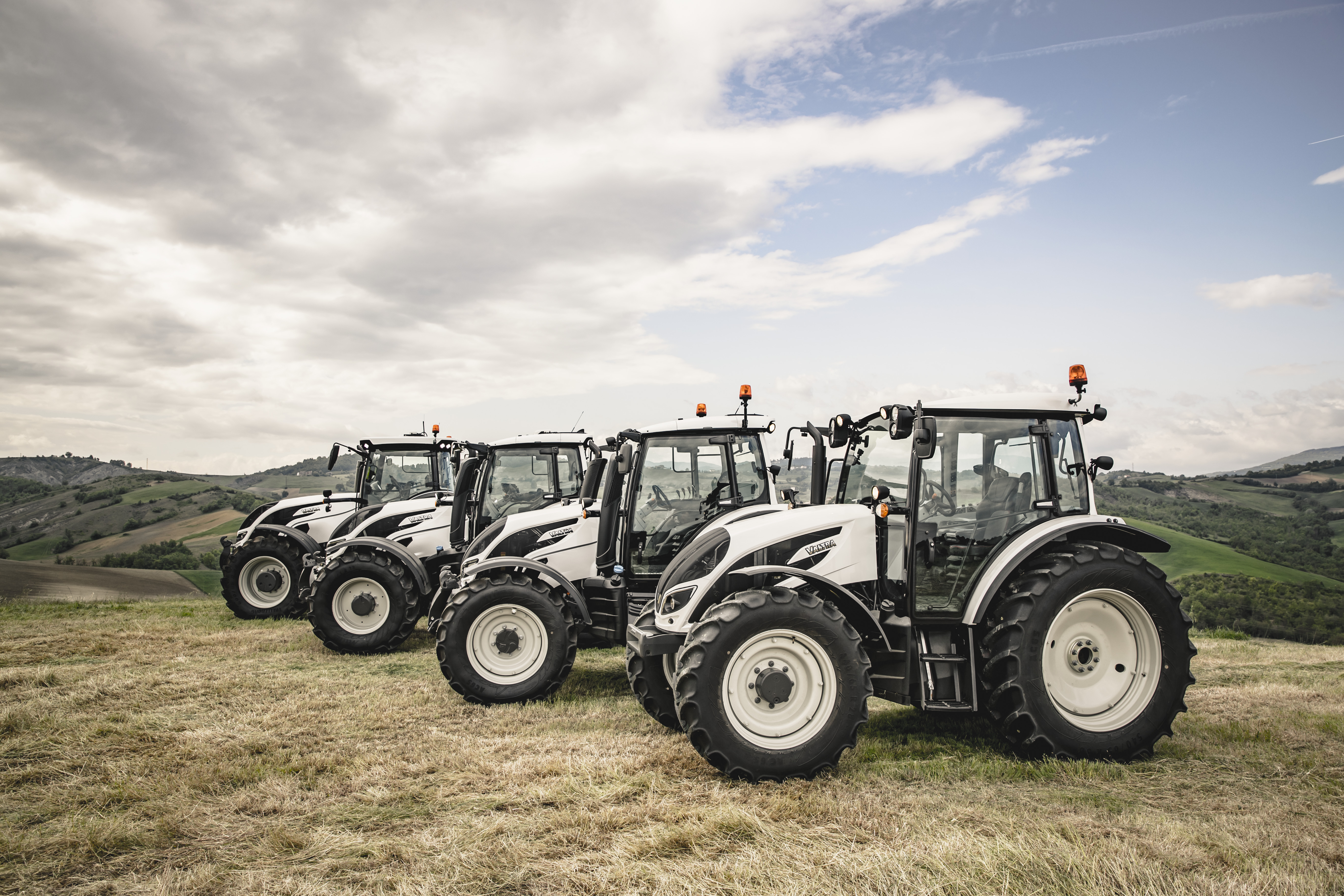 Тракторы Valtra для России стали белого цвета