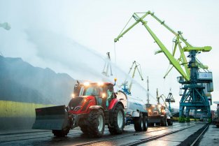 Мурманский морской торговый порт принял в эксплуатацию трактор Valtra® Т144
