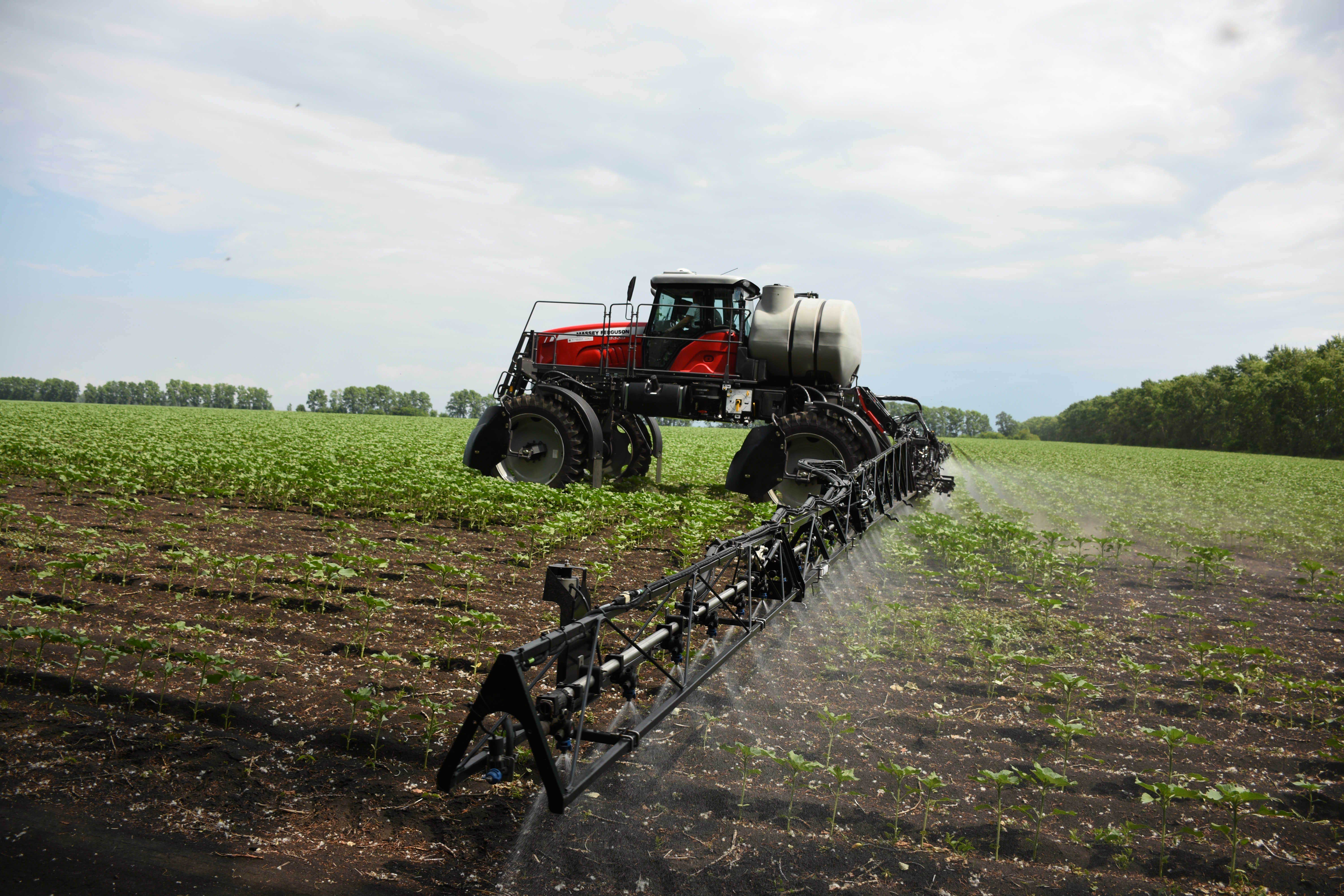 AGCO-RM проводит первый демо-тур самоходных опрыскивателей Massey Ferguson® в России