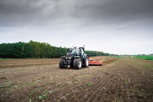 Бренд Valtra® и компания Elisa представили трактор с дистанционным управлением