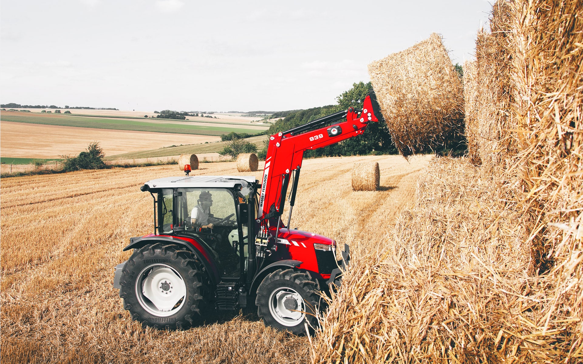 Официальный дилер «АГКО МАШИНЕРИ» поставил трактор Massey Ferguson® в сельскохозяйственный техникум